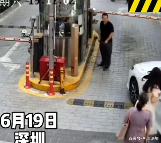 又是油門(mén)當剎車(chē)，深圳女司機剛啟動(dòng)就撞翻崗亭，女保安員骨折受傷
