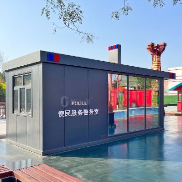 景區便民服務(wù)警務(wù)室，為游客提供方便服務(wù)