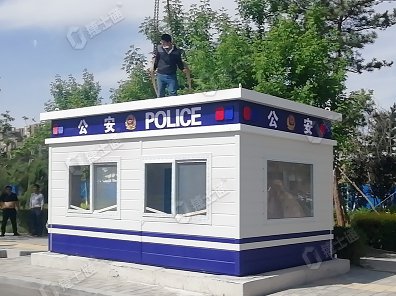 捷士通生產(chǎn)的公園治安崗亭是專(zhuān)為繁華公園設計的，旨在提供一個(gè)安全、便捷的